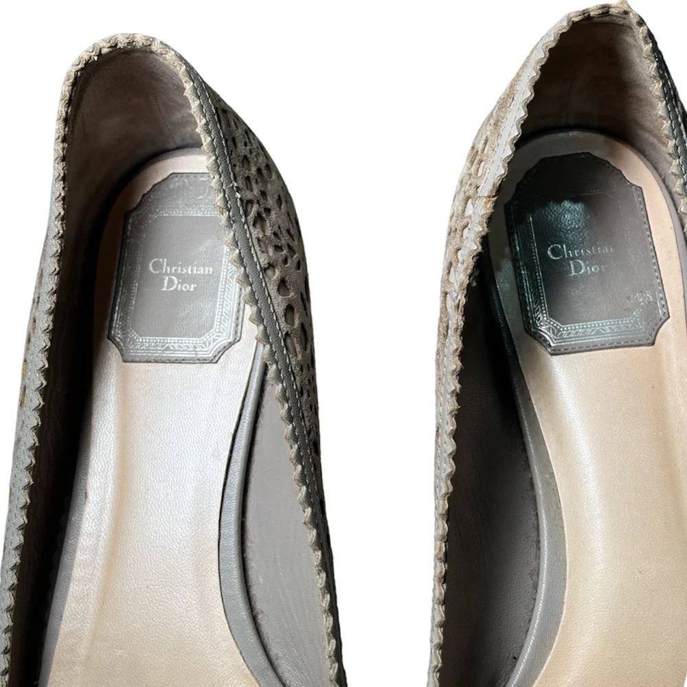 7 1/2. Christian Dior laser cut floral leather grey flats shoes - Picture 4 of 6